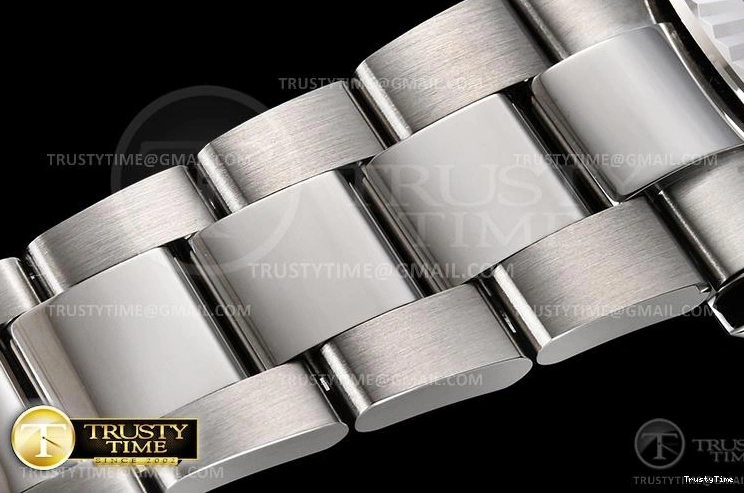 1102 ComfortFit R2DJ0257A – DJ2 41mm 658